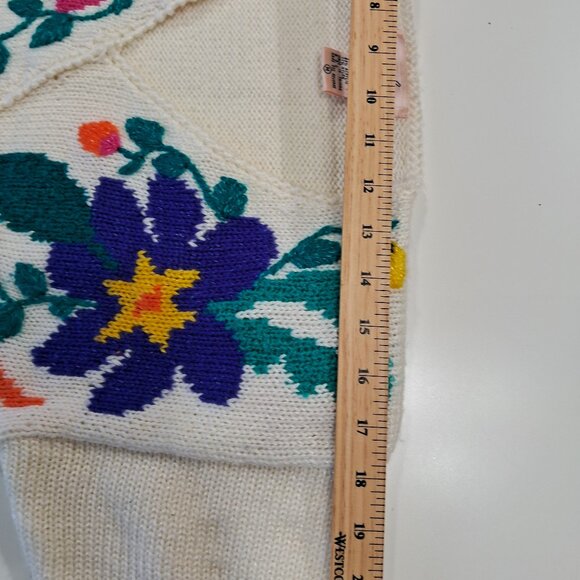 Vintage Jaclyn Smith Sweater - Picture 7 of 9